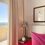 Beachfront With Pool And Stunning Ocean View #1908
