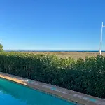 Beachfront With Pool And Stunning Ocean View #1908 Lägenhet