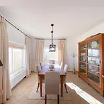 Апартаменты Beachfront With Pool And Stunning Ocean View #1908 Лагуш